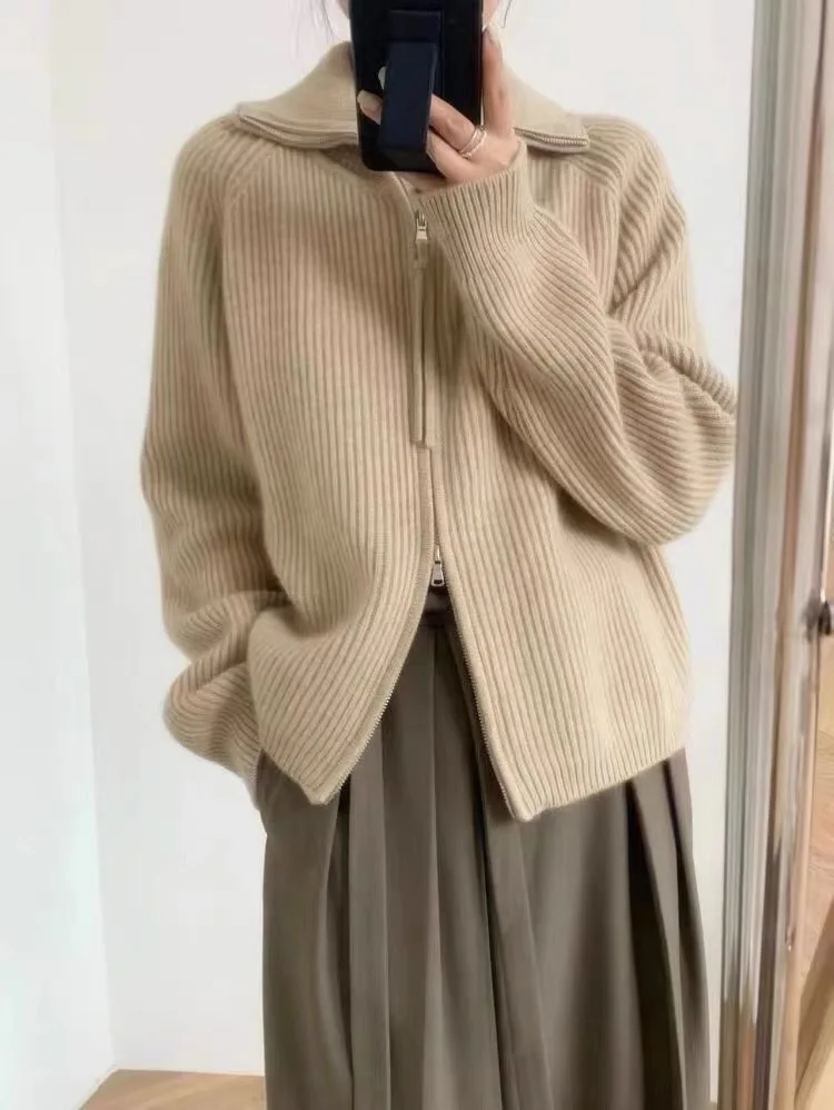 Apricot color