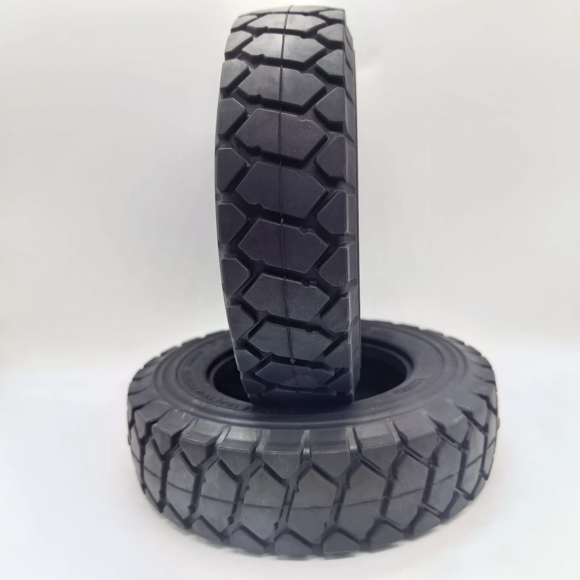 1/16 Mining Truck AOUE R100 E Model Toy RD-2010 High-Quality Rubber Tires Modified Vehicle LESU
