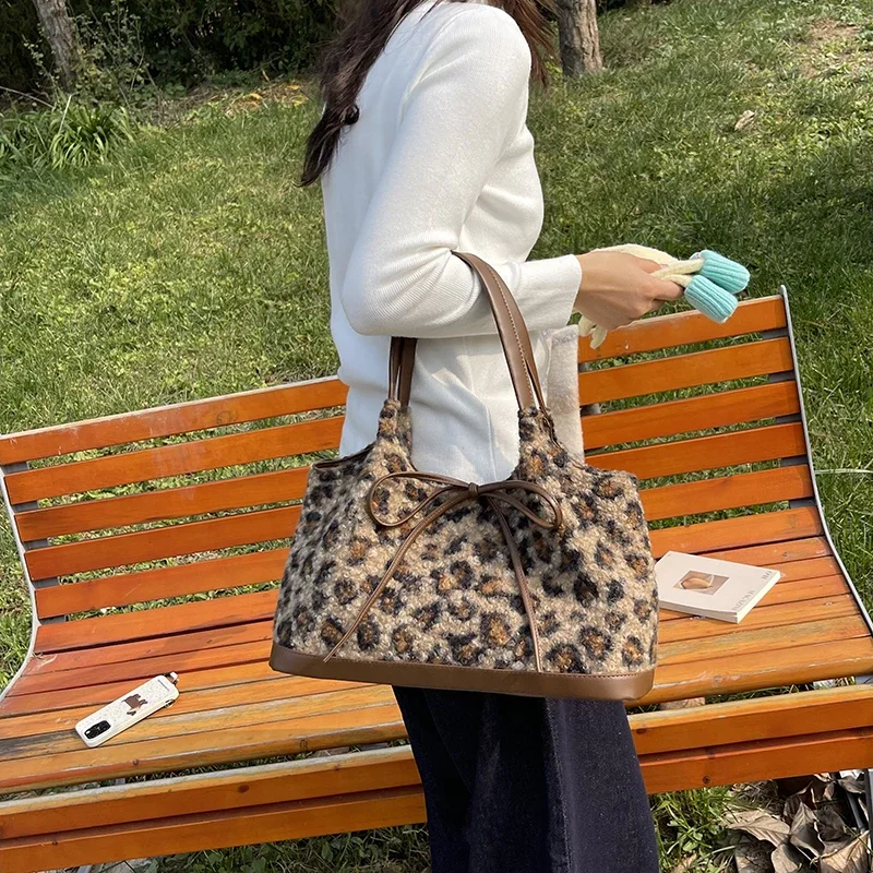 Wool Leopard Print 2024 New Western Style Handbag Buckle Popular Fashion Designer Shoulder Bag Soft Simple Commuting Tote Bag