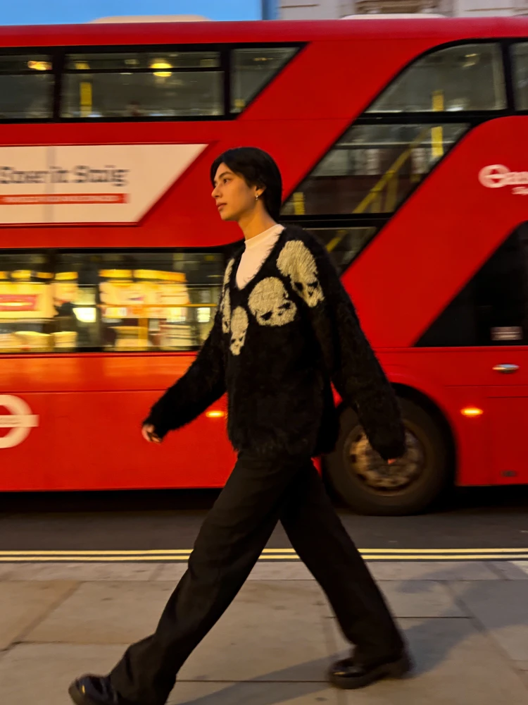 

Dark style niche design sweater V-neck high street pullover for autumn and winter, new Gothic knit sweater