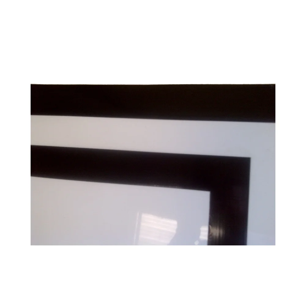 合板製の裏地が付いた木製バスケットボール用バックボード