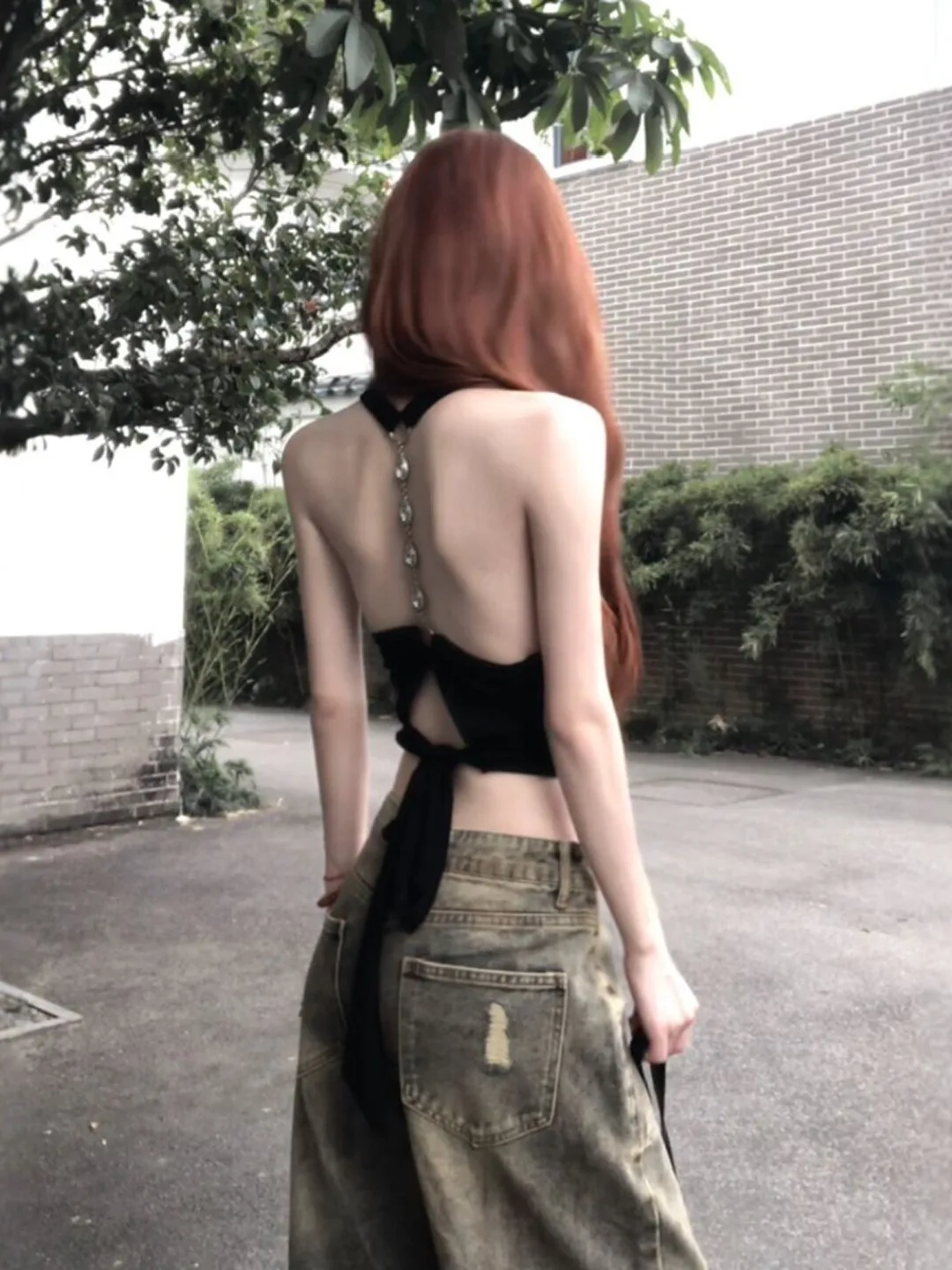 

Сексуальный топ-камизоль с открытой спиной и завязками на шее, модный дизайн, лето 2026, дышащая повседневная одежда для молодых женщин