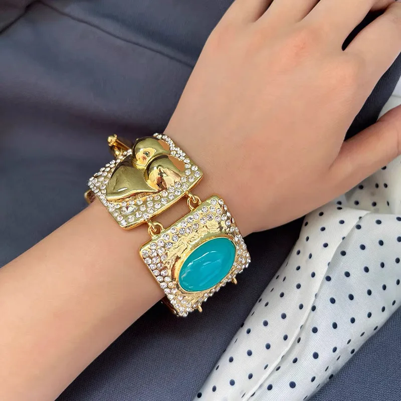 

Retro Heavy Industry Full-diamond Sculpture Sapphire Square Bracelet Luxury Design High-end Feel Personalized OT Buckle Bangles