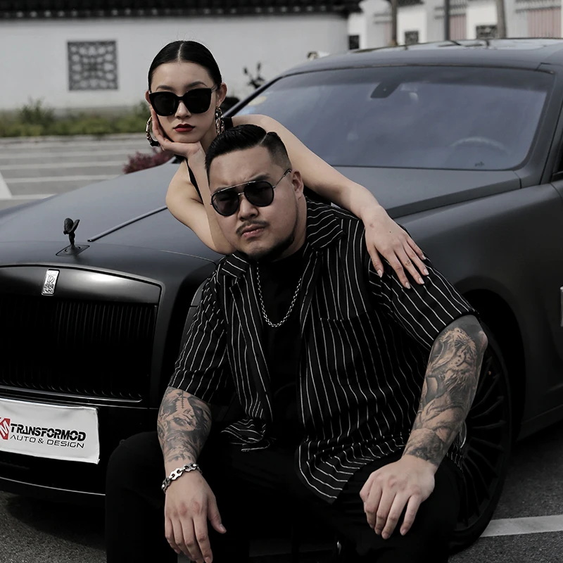 

Мужская летняя тонкая футболка свободного кроя больших размеров в полоску, модная повседневная, с воротником-стойкой, с принтом, не требующая глажки