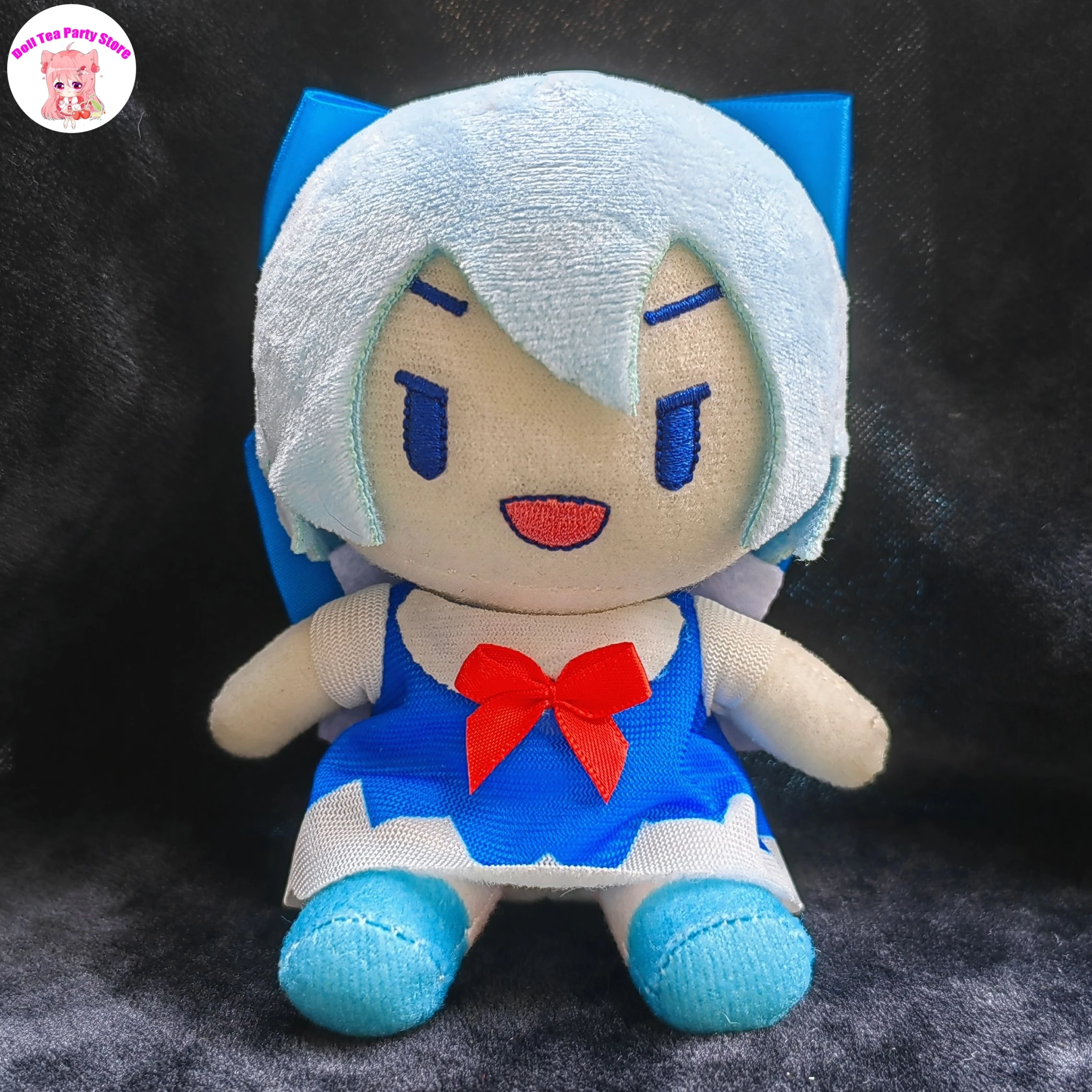 

Аниме Cirno TouHou Project куклы мультфильм сидячая поза плюшевая хлопковая кукла 13 см нарядная одежда наряд игрушки косплей подарок