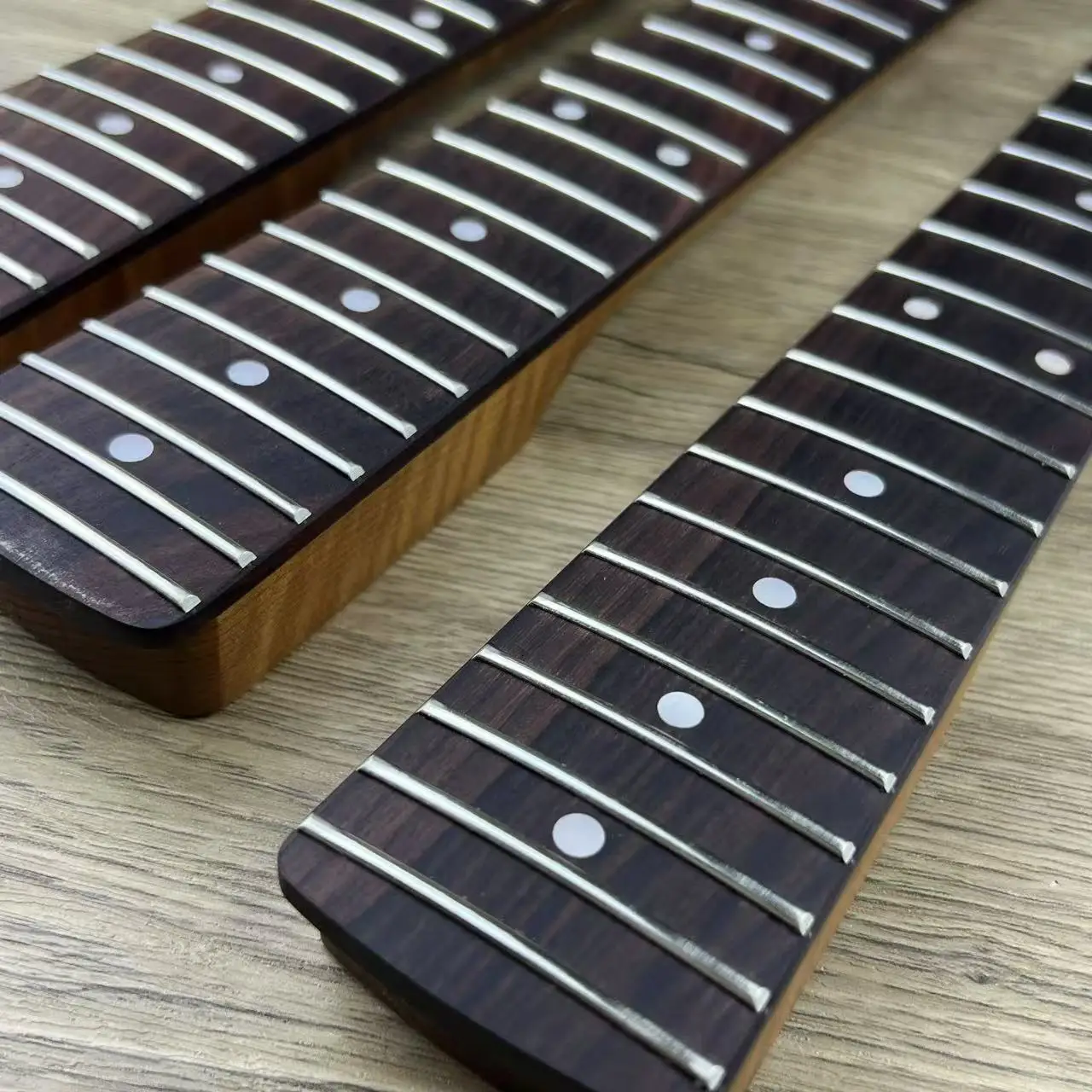 رقبة جيتار كبيرة الرأس مع ربط من خشب القيقب اللهب ولوحة أصابع من خشب الورد مع 22 فريتس