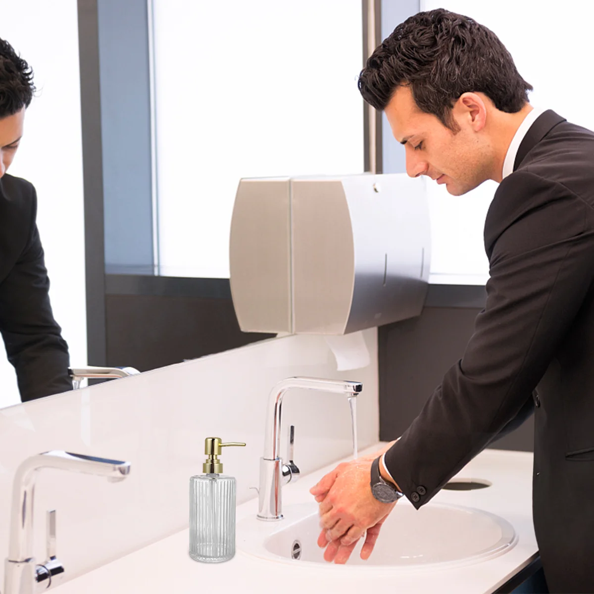 Travel Containers for Transparent Lotion Dispensing Glass Bottle Empty