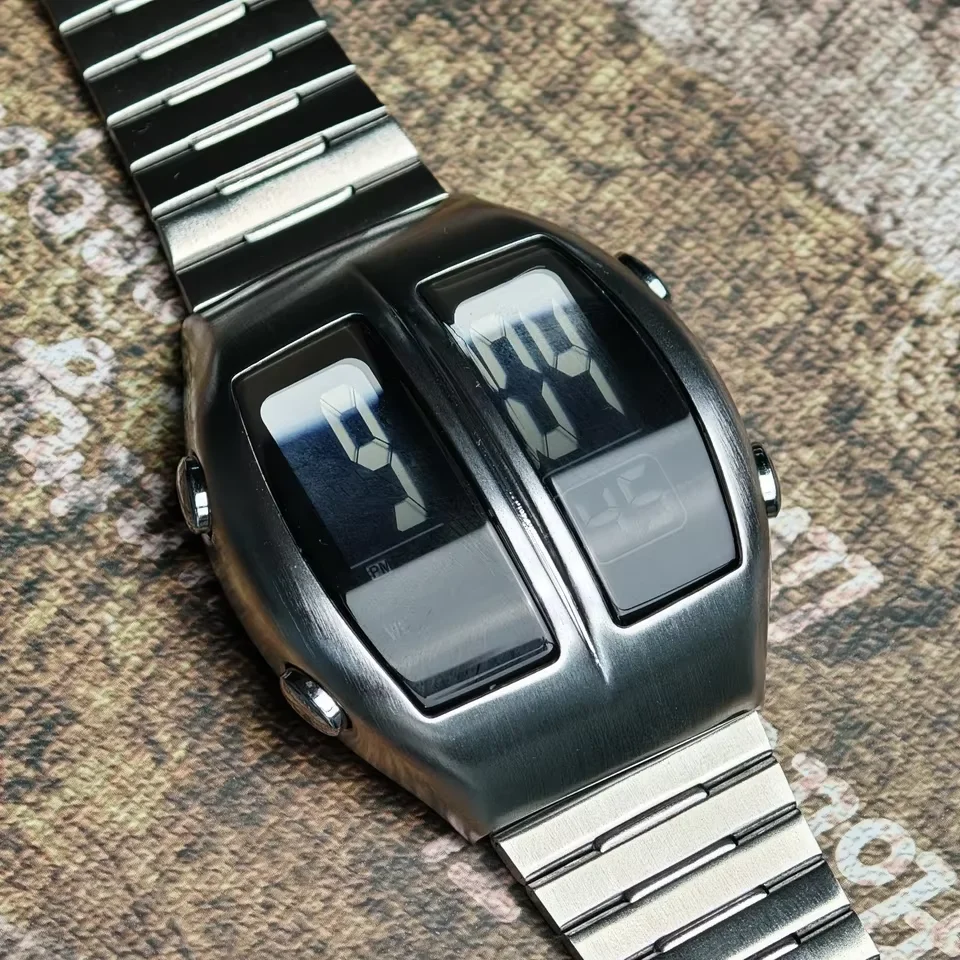 Man Battery Sports Smartwatch Electronics Watches Vintage 70s Retro-futuristic Style Fashion Led Digital Watches Filp