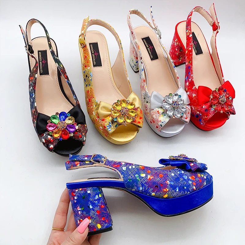 Modische italienische Top-Designer Luxus elegante Clutch Bag druckt Bowknot Bright Diamond Sommer Damen High Heels Schuhe