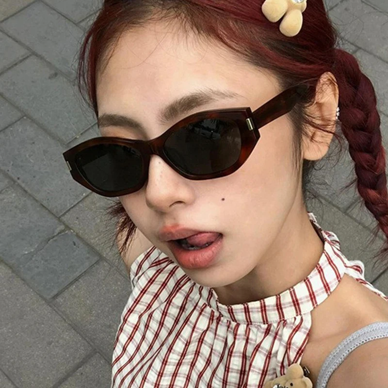 Auto Sonnenbrille 5 stücke Kleine Rahmen Cat Eye Sonnenbrille Frauen Casual Persönlichkeit Sonnenschutz Brillen Frauen Mode Niet Brille
