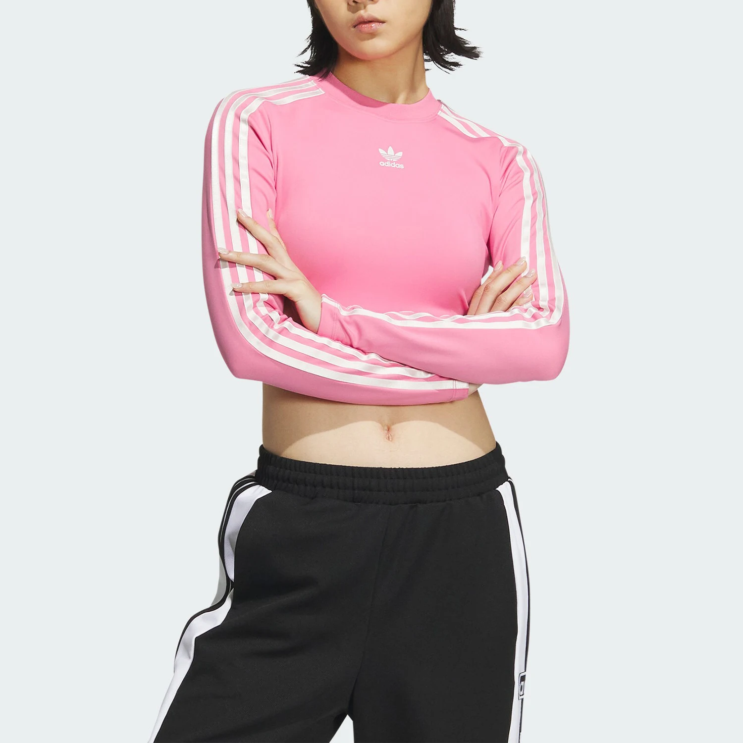 

Официальная женская короткая спортивная футболка Adidas с тремя полосками в стиле ретро с длинными рукавами JE6045