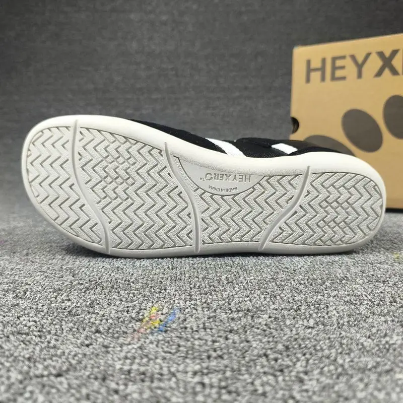

Summer outdoor lightweight slip-on hiking shoes Men's fashionable breathable slip-on sports shoes Women's non-slip sports walkin