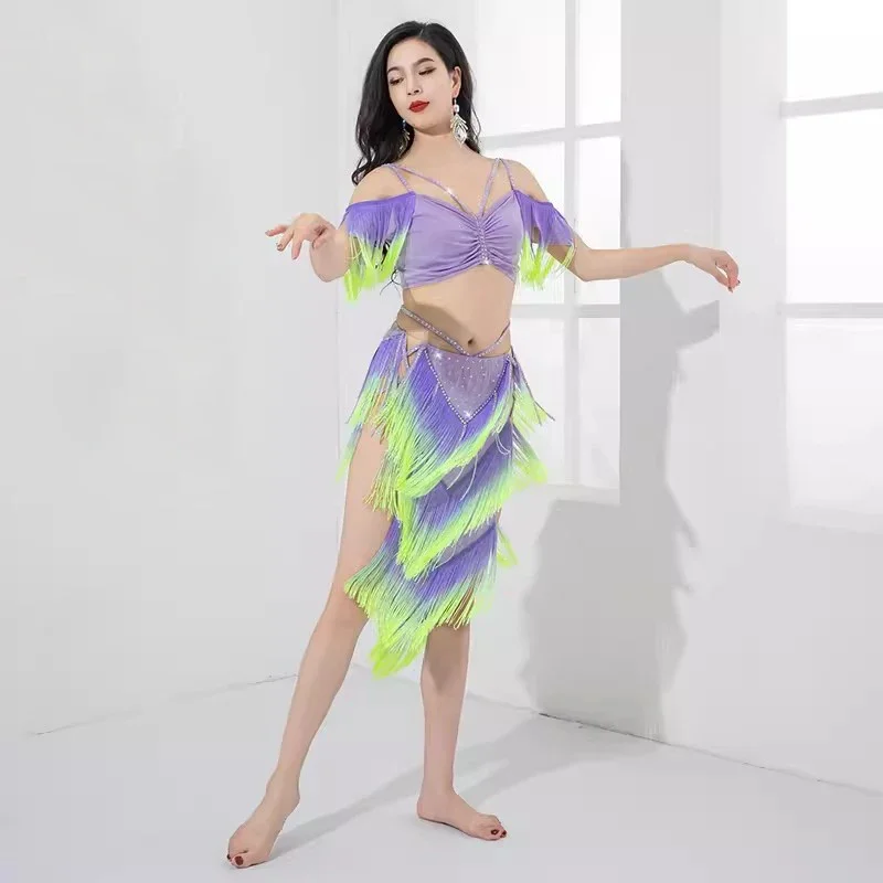 ensemble-de-costume-de-danse-orientale-sexy-2-pieces-haut-et-jupe-pour-filles-avec-jupe-a-franges-et-decollete-en-v-contrastant-ideal-pour-les-concours-de-danse-de-solos-de-tambour
