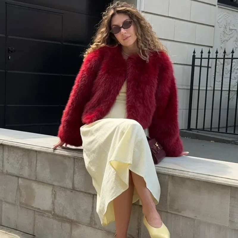 Rode elegante nepbontjas Warme pluizige oversized jas met lange mouwen en kraag Wintermode High-Street Dames Uitloper