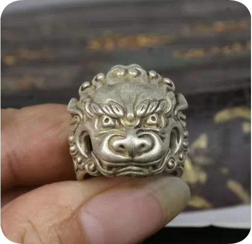 2.5CM Old Chinese Miao Silver Qilin Beast Kylin Head Beast Jewellery Hand Ring