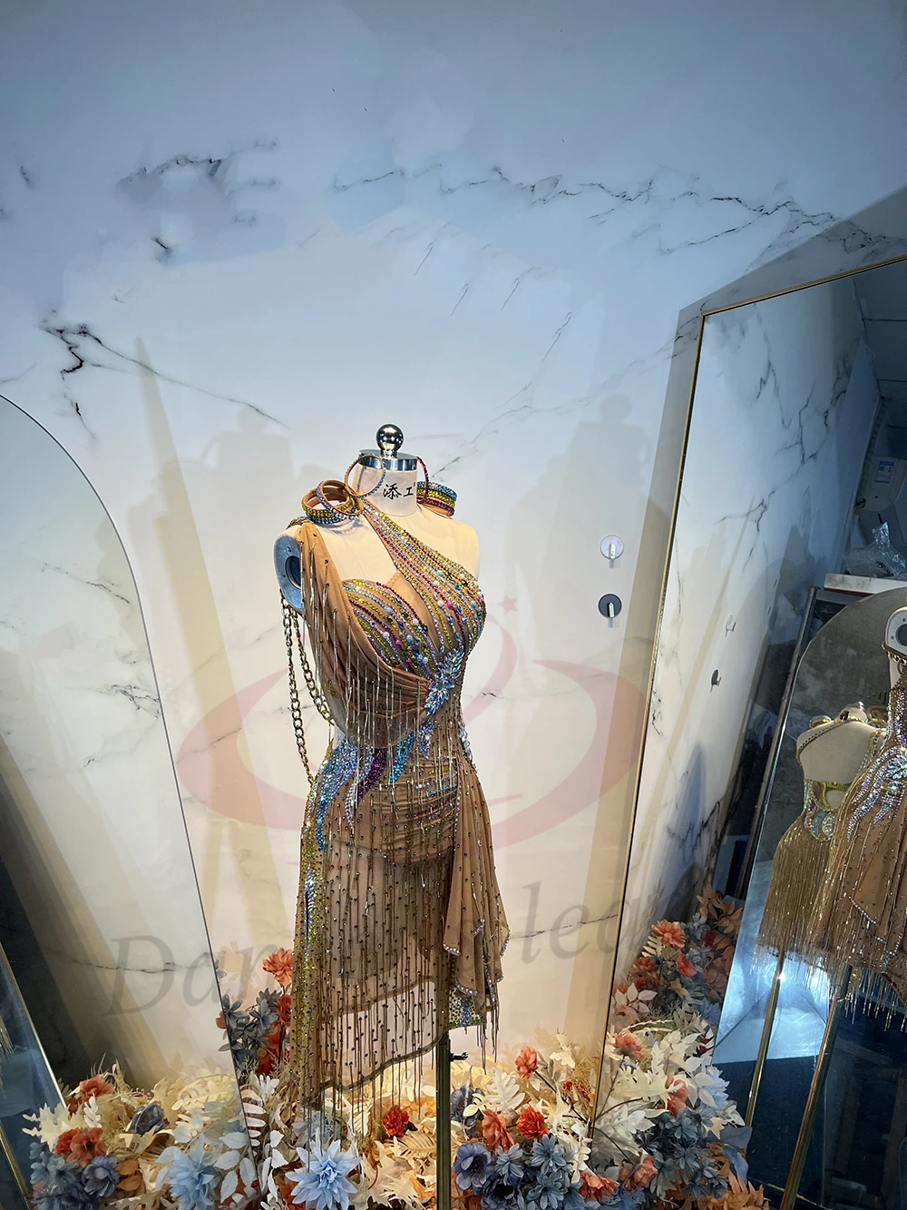 

Костюм для латиноамериканских танцев: женское платье для выступлений в стиле ретро из шифона с семицветными стразами AB, высококачественное, на заказ, для взрослых и детей, для самбы