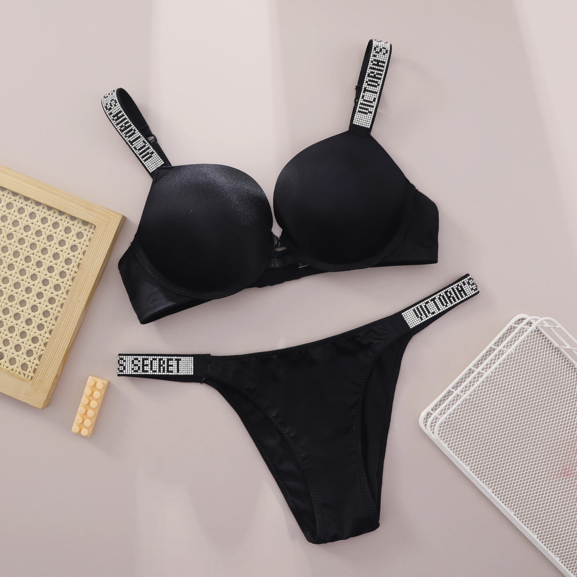 Nieuwe V-vormige kant lingerie set bh en slip dames sexy bh en slip set comfortabele push-up shapewear verstelbare gevoerde geplooide