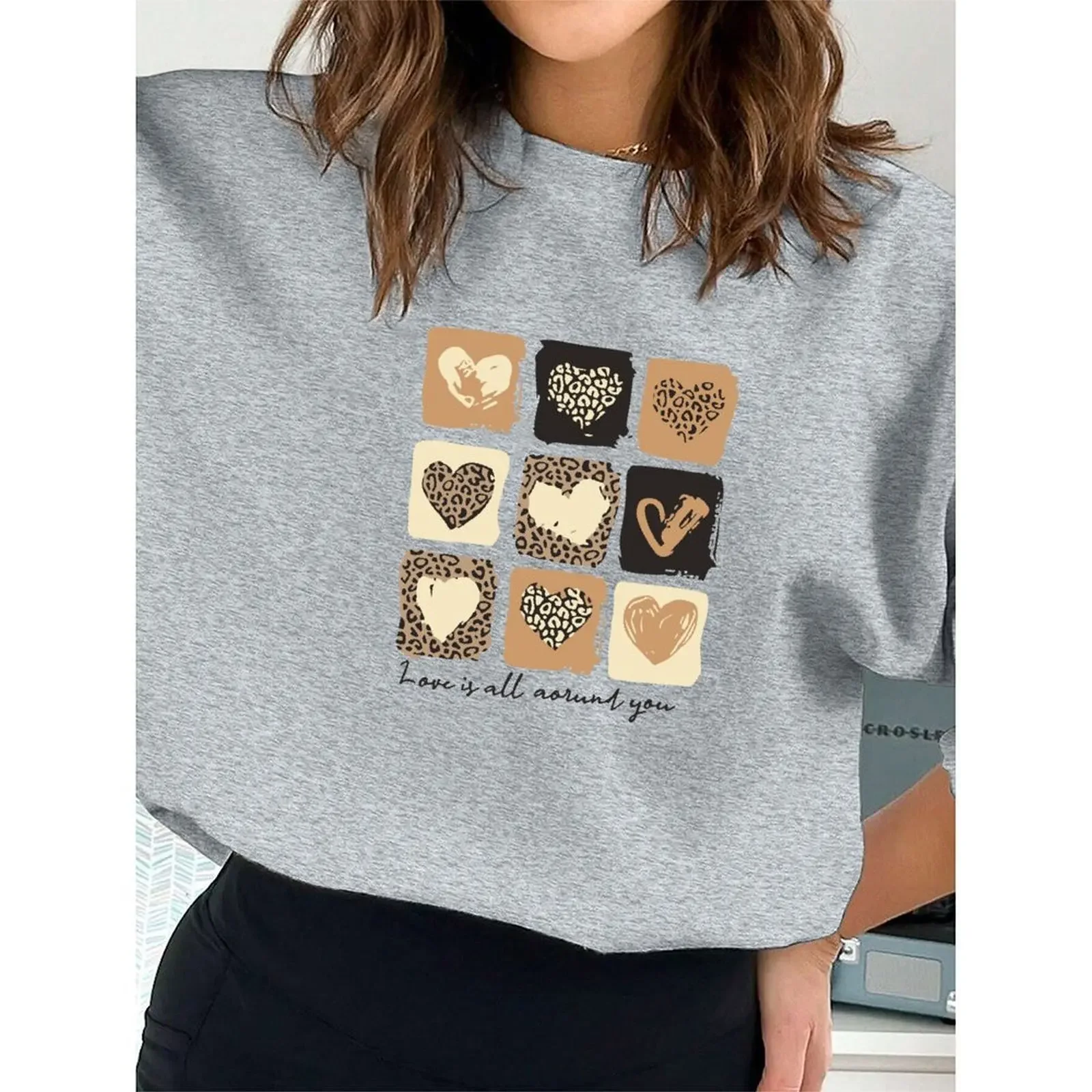 

Women Round Neck Long-sleeve Velvet Winter Casual Positive Words Heart-shaped Leopard Print Sweatshirt Autumn Woman Clothes 2025