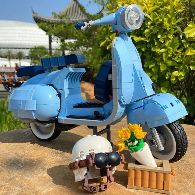 NEW Roman Holiday Technical Vespas 125 MOC 10298 Motorcycle City MOTO Building Blocks Bricks Model Toys for Kids Boys Gift