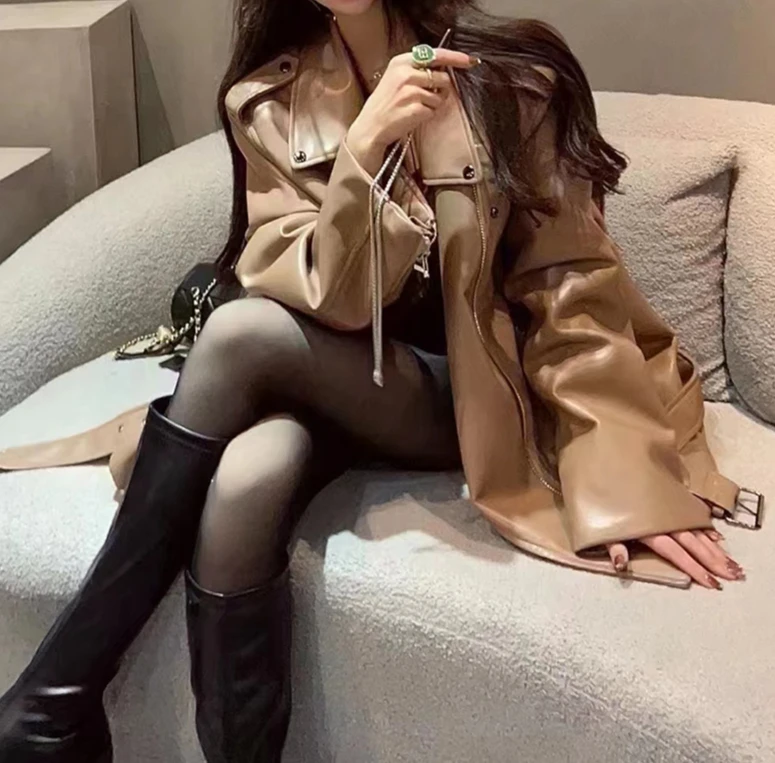 سترة جلدية سوداء للنساء لربيع وخريف 2025، موضة جديدة فضفاضة متعددة الاستخدامات، ملمس راقي