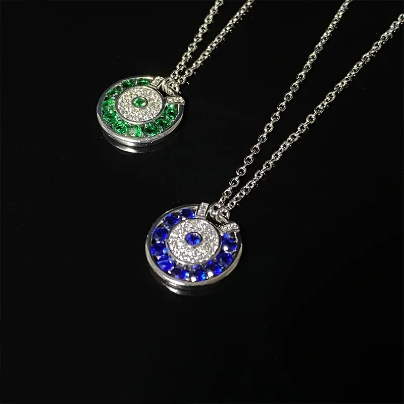 MDL Moissanit1 نمط قلادة الإسبنيل الأخضر مطلية بالذهب، الاحتفاظ بالألوان، قلادة فاخرة وصغيرة ودقيقة من الأحجار الكريمة.