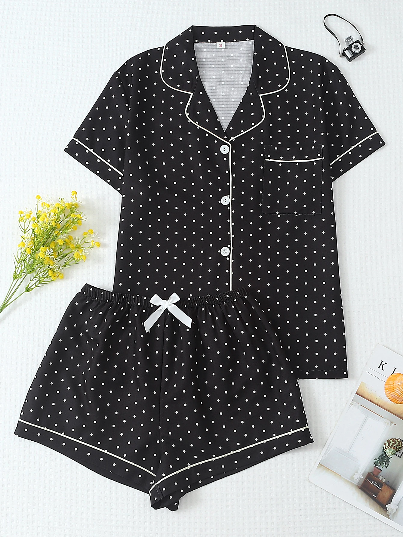 Two-Piece Comfortable Mini Set with Button-Down Lapel Short-Sleeve Top with Pockets and Bow Shorts, Spring/Summer Women's Pajama Loungewear Set Suitable for Home Use