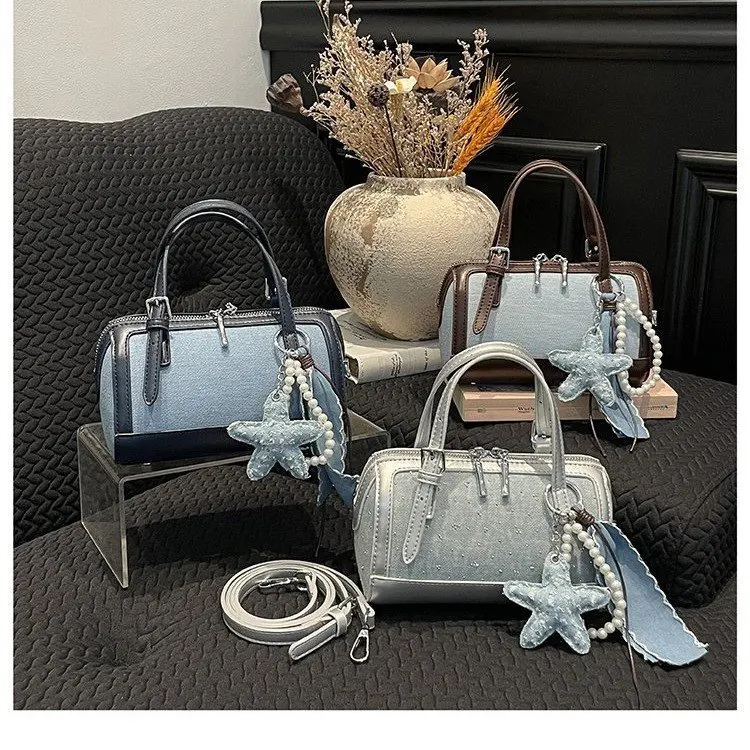 

Travel Handbag Large Capacity Portable Tote Bag, practical wear resistant design for short vacation, business trip and shopping