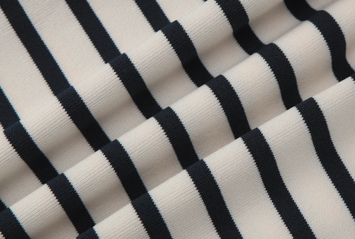 Hugcitar 2026 Gestreiftes Langarm-T-Shirt mit Knöpfen, Sexy Schlankes Crop-Top, Herbst Damenmode-Outfits, Streetwear, Party, Urlaub – Detail 12