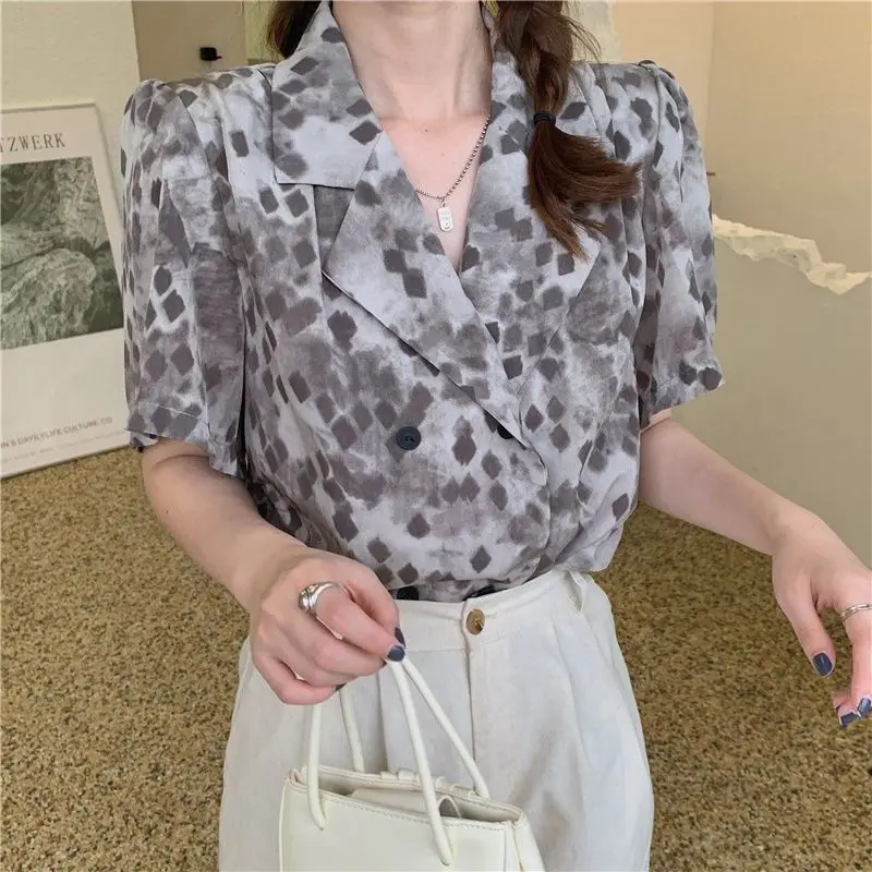 

Checked Oversized Button-down Cotton Shirts Women Relax Fit Long Sleeve Ideal for Autumn Reading Corners or Cozy Weekend Fires