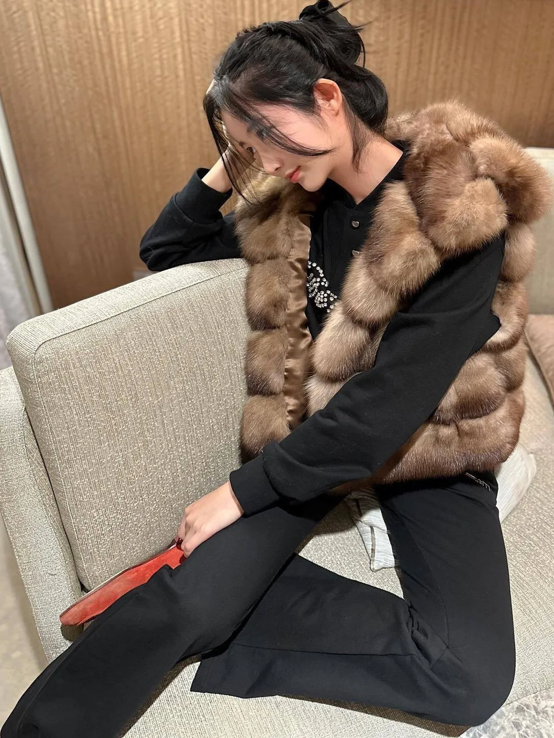 Colete F Curto de Pele Sintética Roxo com Capuz, Estilo Novo Outono Inverno 2025, Quente e Versátil para Jovens