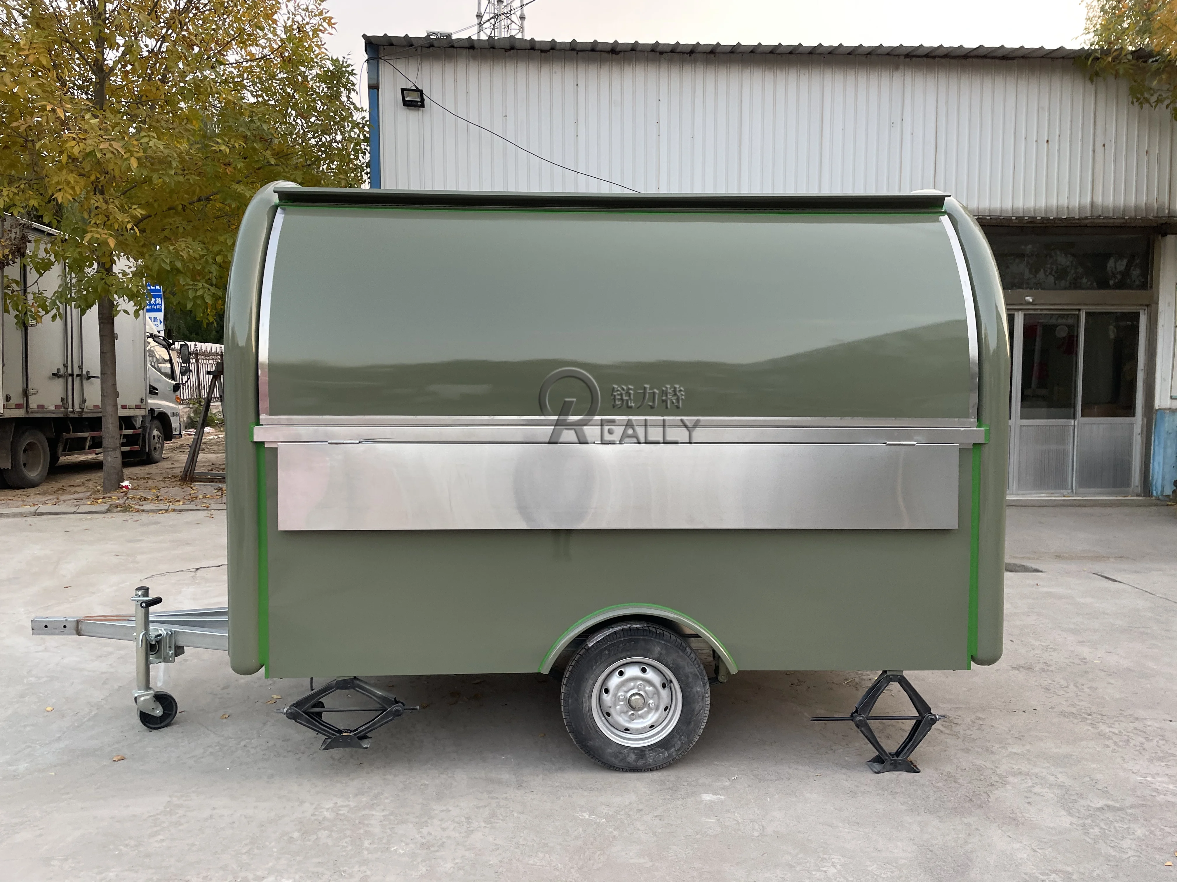 2024 Mobile Coffee Cart Factory Price Mobile Food Truck Stainless Steel Food Truck Mobile Kitchen Hotdog BBQ Food Trailer