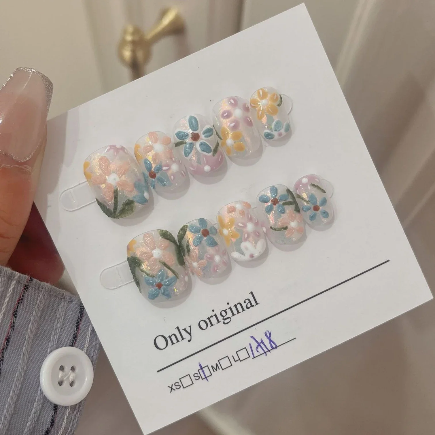 

10Pcs Handmade Press on Nails Full Cover Glitter Flowers Short Round Cute Summer False Nails Wearable Manicure Nail Tips Art