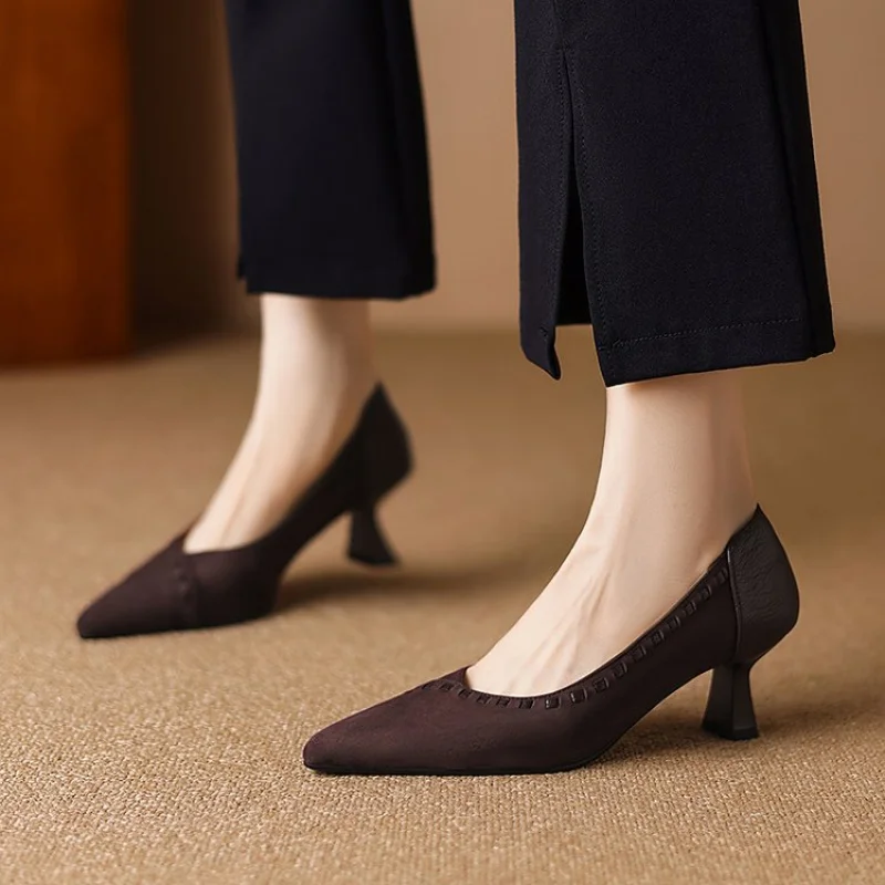 

2025 New Women's French Pointed Toe Pumps Low Kitten Heels Stiletto Dress Shoes for Work & Commuting