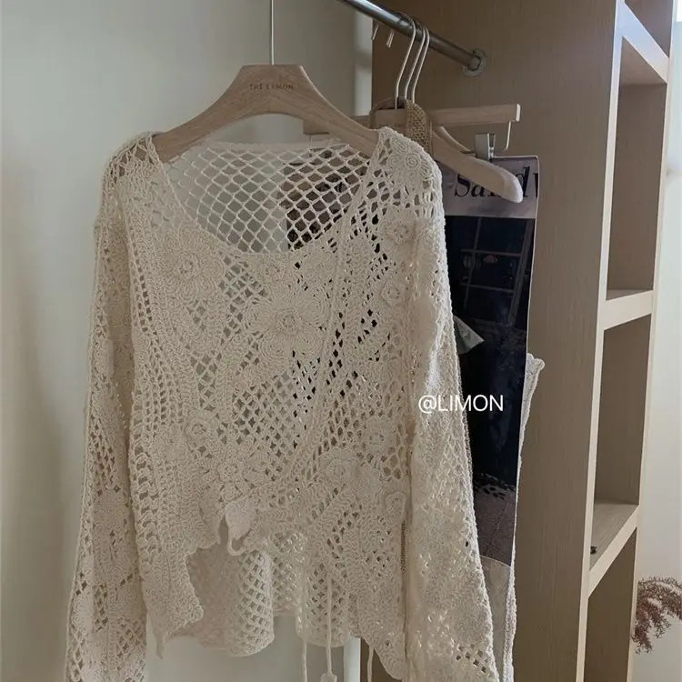 2026 neue Große Lose Sonnencreme Mm Design Hohl Haken Blume Langarm Gestrickte Hemd Abdeckung Top Frauen Äußere