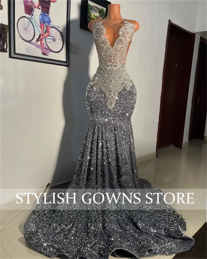 คริสตัลสีเงินระยิบระยับ ชุดราตรียาวประดับเพชร ชุดราตรีประดับเลื่อม ชุดคริสต์มาส ชุดเพื่อนเจ้าสาว 2026 ปรับแต่งได้