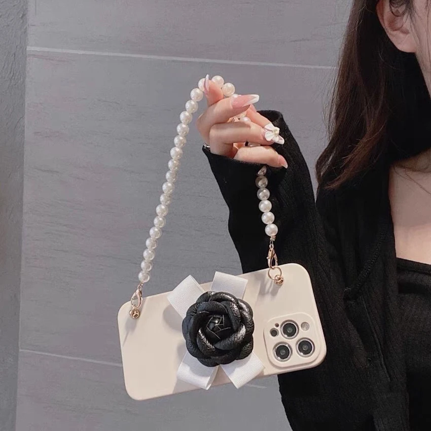

Stereo Camellia Phone Case For Iphone 16 15 14 13 Pro 12 11 Max Plus 16Pro Pearl Bracelet Phone Case Luxury 15Pro 14Pro Se Cover
