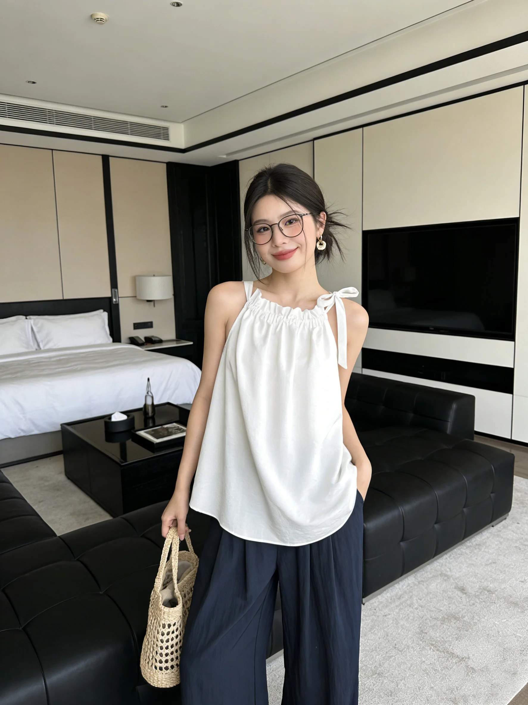 

Korean Style Minimalist White Neck Hanging Strap Vest Bow Tie Loose Versatile Summer New Arrival Women's Breathable Casual Top