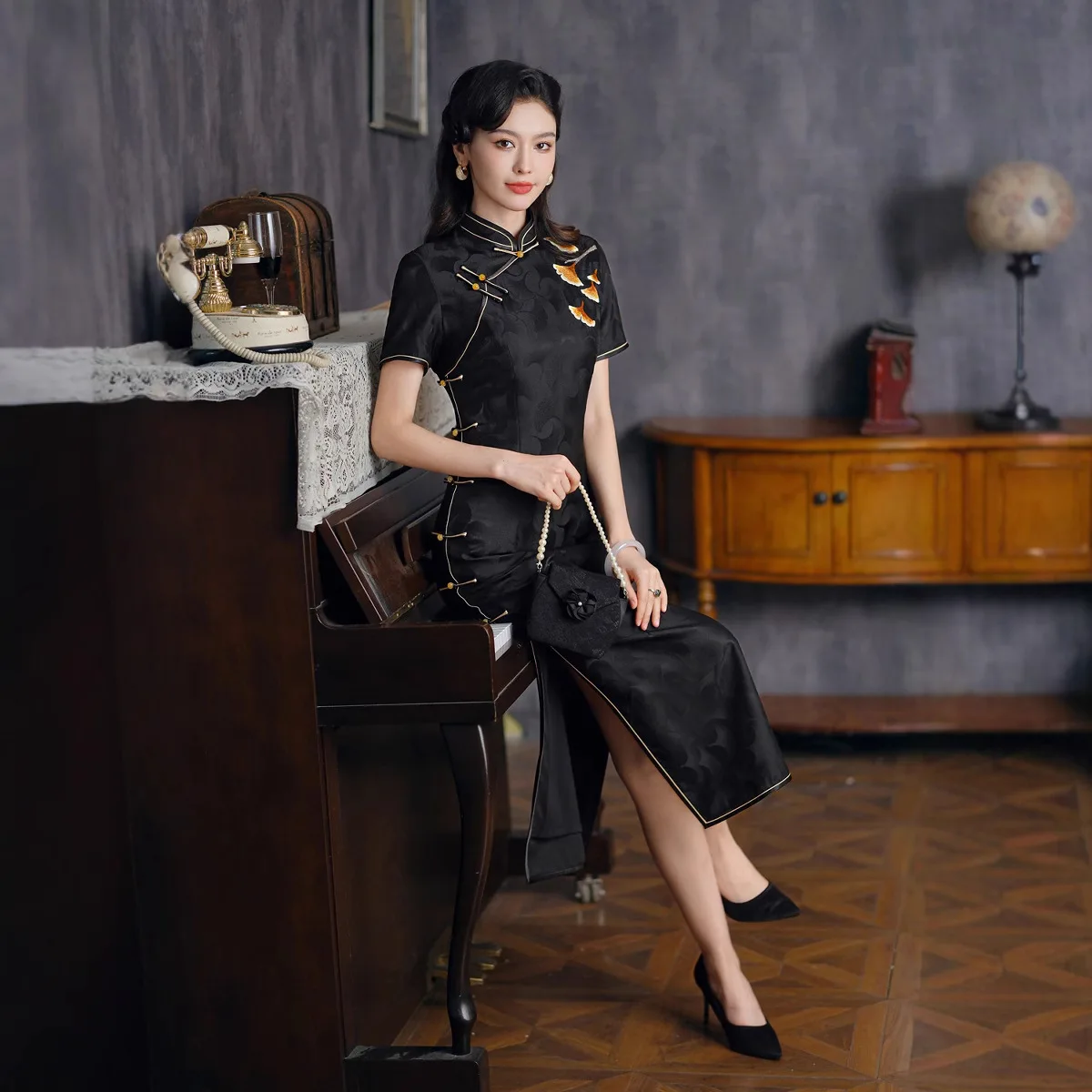 

Retro Improved Black Silk Chinese Color Floral Traditional Vintage Modern Cheongsam Qipao Women's High-Grade Young Long