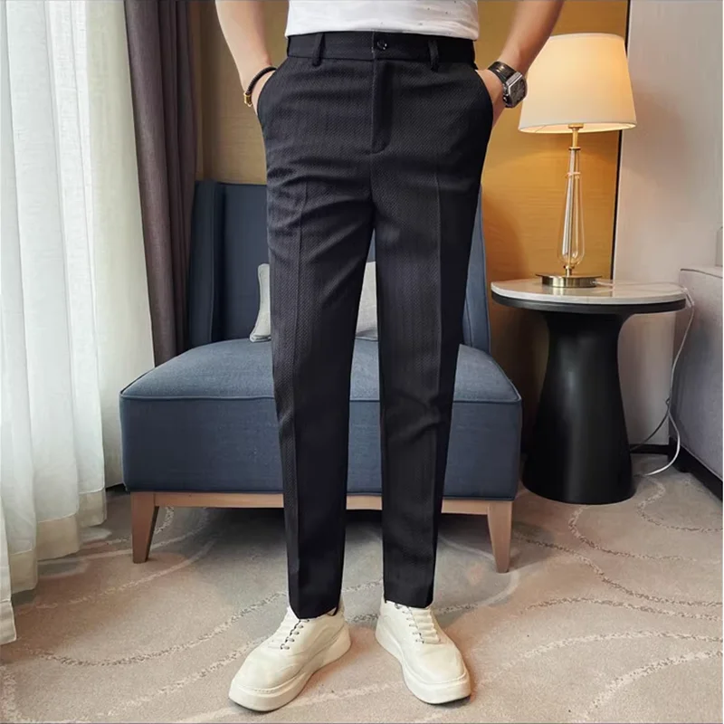 2025 ฤดูใบไม้ผลิฤดูร้อนใหม่ผู้ชายบางลายสบายๆกางเกงแฟชั่น SLIM FIT สีทึบสํานักงานธุรกิจอย่างเป็นทางการสังคมชุดกางเกง