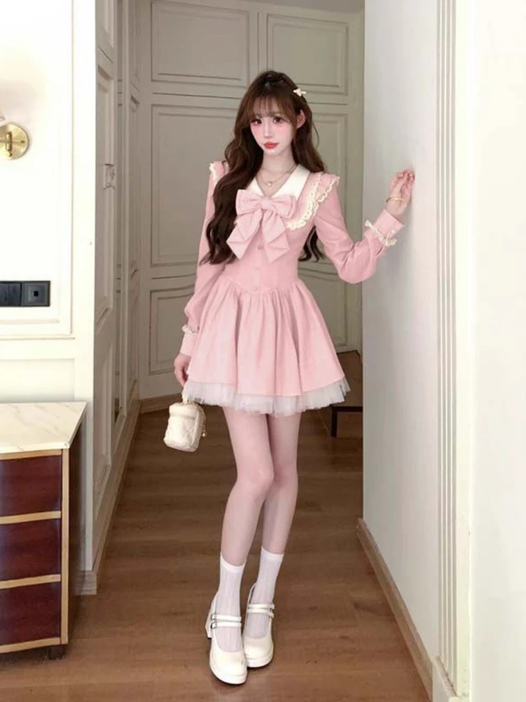 فرنسا الحلو فستان بكم طويل الوردي بلون مقوس دانتيل عالية الخصر المرقعة القوس الخامس الرقبة سليم Y2k المرأة عادية خريف 2025 #1