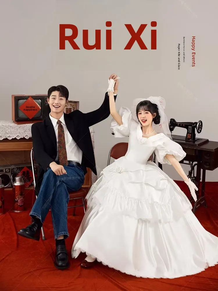 

Retro Hong Kong Style Wedding Dress Photoshoot Theme Artistic Couple Portraits Floor-Length Gown New Arrival Summer 2025