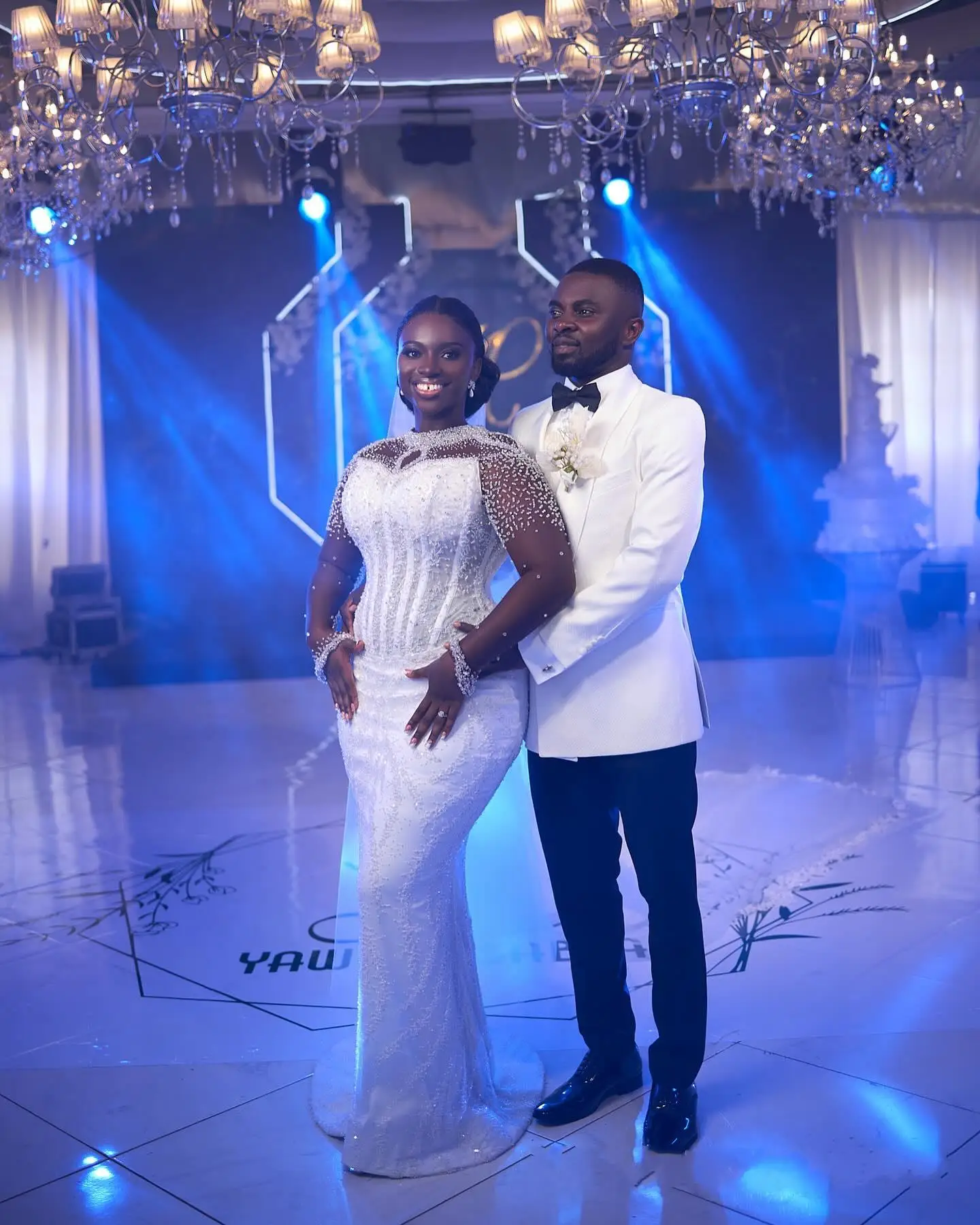 Maßgeschneiderte Illusions-Brautkleider mit hohem Kragen und glitzernden Perlen und abnehmbarer Schleppe Robe De Mariée Brautkleider mit langen Ärmeln