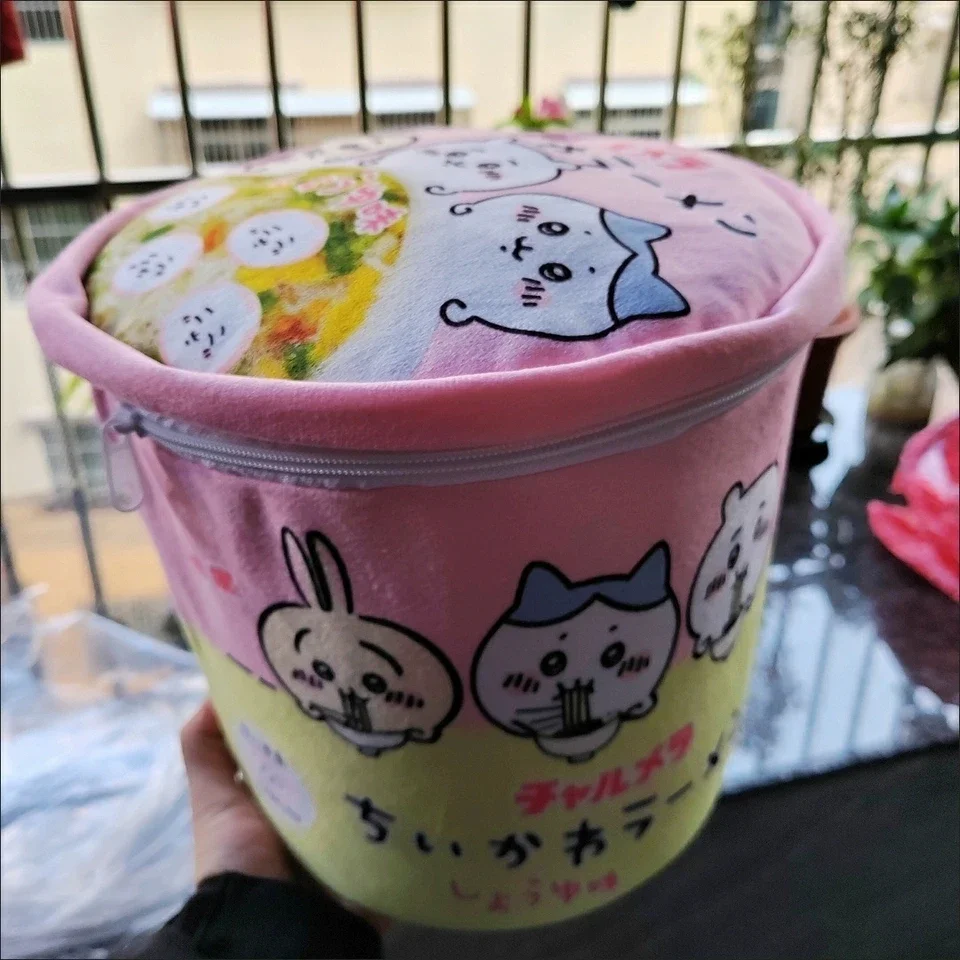 Peluche créative Chiikawa Cuppa nouilles avec couverture Hachiware Usagi, jouet en peluche, couverture de sieste, oreiller, voiture, canapé, lit, décoration de chambre, cadeaux