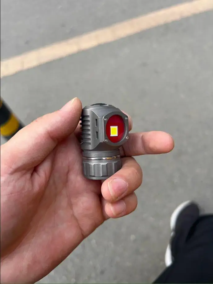 AL2s pure titanium mini corner flashlight 18350 20350 ultra small Amu flashlight titanium alloy pure titanium EDC