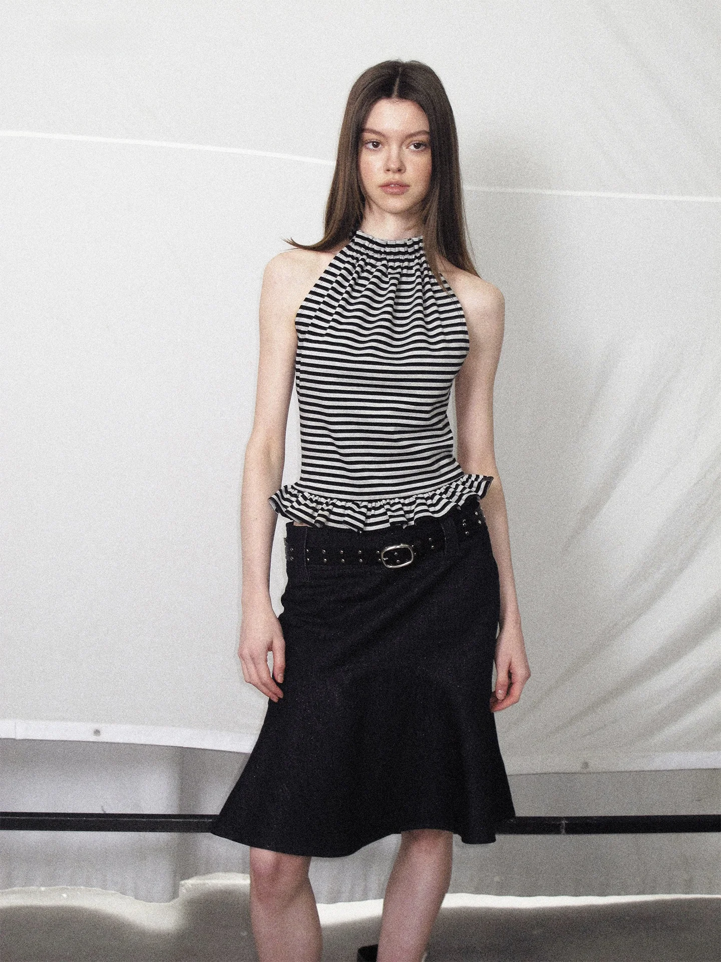ALINNV Fashionable Waist-Cinching Sleeveless Neck Hanging Backless Top Women's New Style Summer Commute Sexy Shirt Wood Grain...