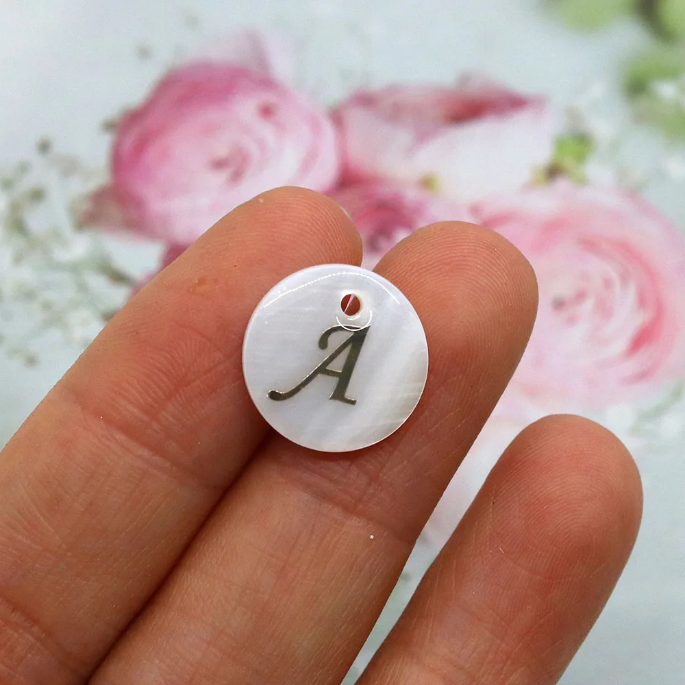 5 Pcs Wholesales Round Shape 15mm Single Hole Natural Freshwater Shell Pendant with Gold-color A-Z 26 Letter Jewelry Accessories