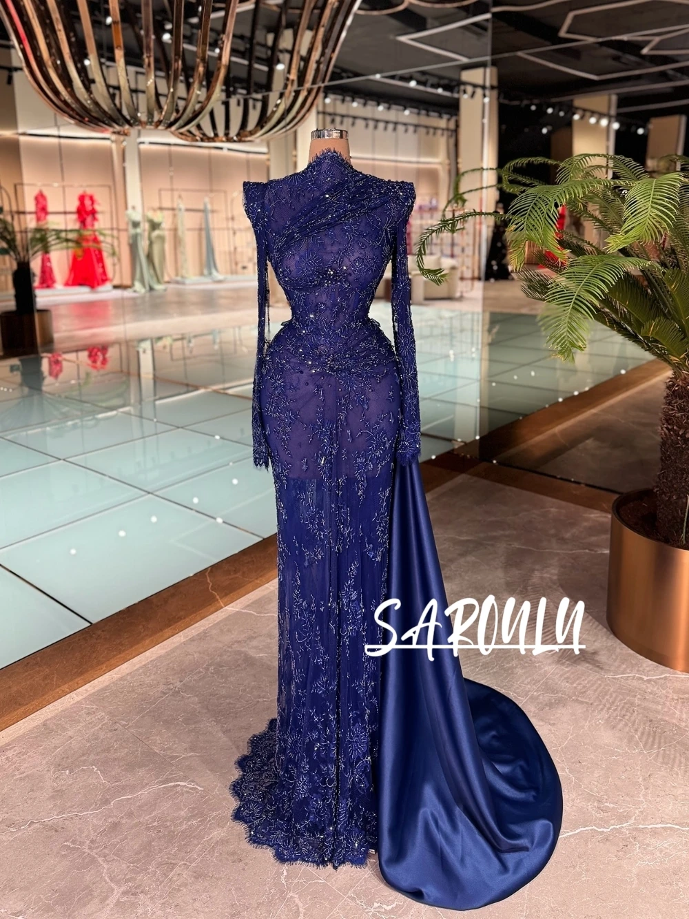 

Изысканное вышитое темно-синее вечернее платье с высоким воротом и длинными рукавами, расшитое бисером платье русалки с атласным шлейфом, элегантная официальная одежда