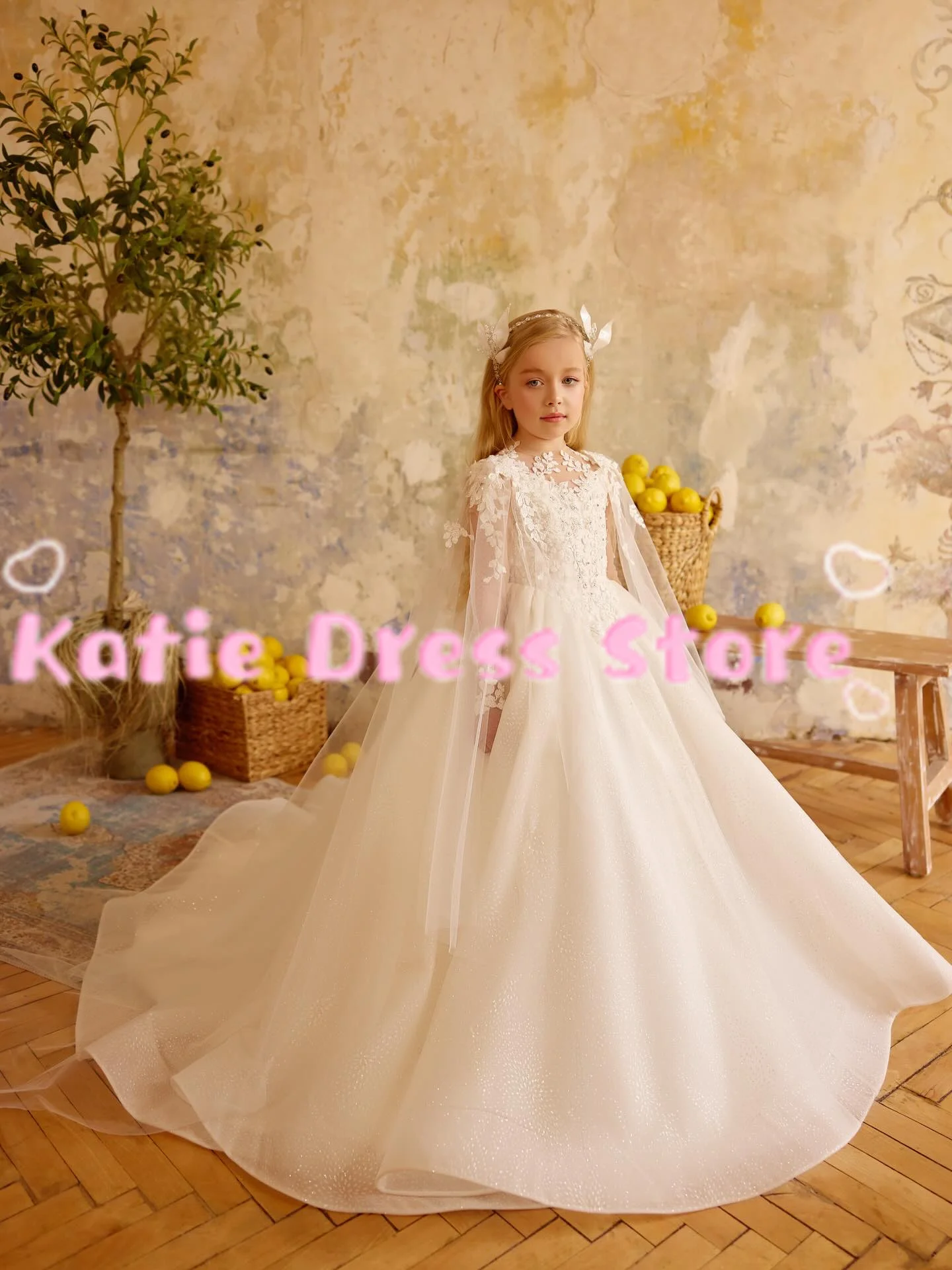 

Elegant Ivory Flower Girl Dress For Wedding With Cape Tulle Applique Kids Birthday Party First Communion Ball Gowns Customized