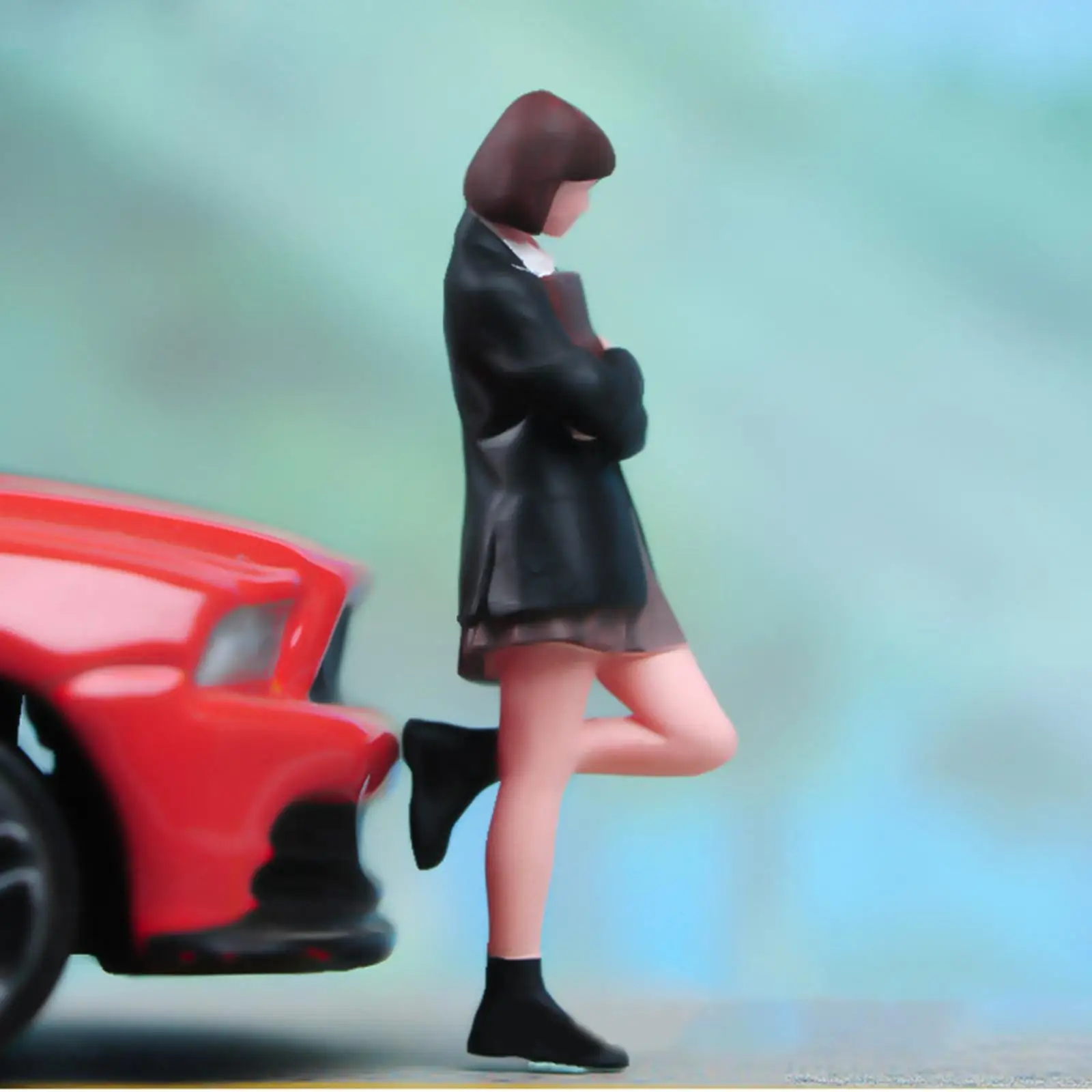 1/64 Girl Figure Miniature Scene Movie Prop Painted Short Haired Female Student Resin Figurine
