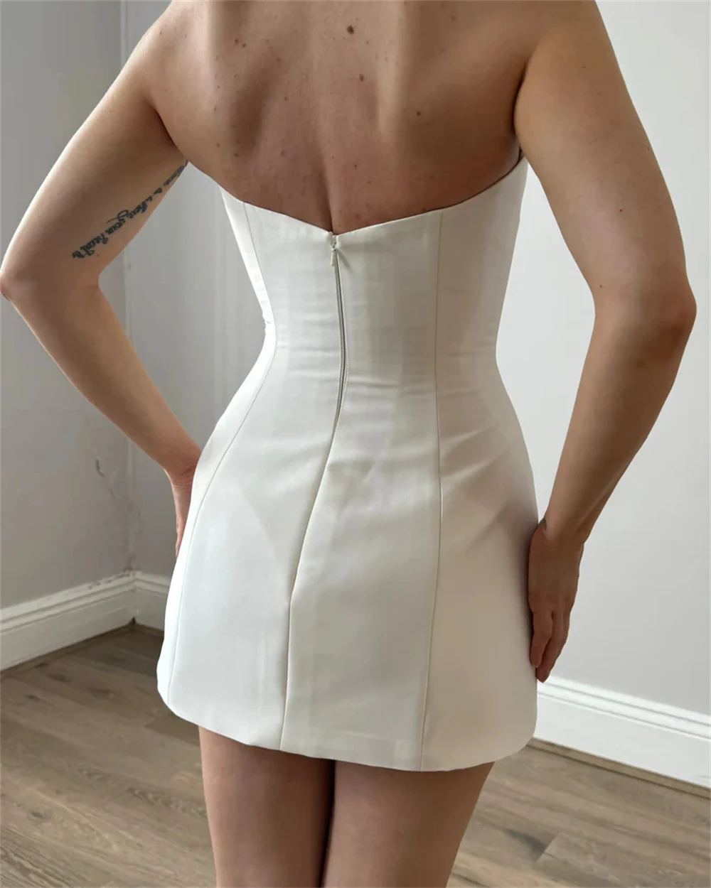 Customized Strapless Satin Wedding Dress with Structured Bodice Elegant Short Bridal Gown for Modern Brides Chic Minimalist